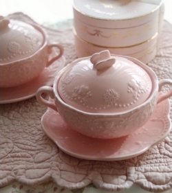 画像1: 【納期一ヶ月】蓋付き可愛いピンクの陶器のスープ皿